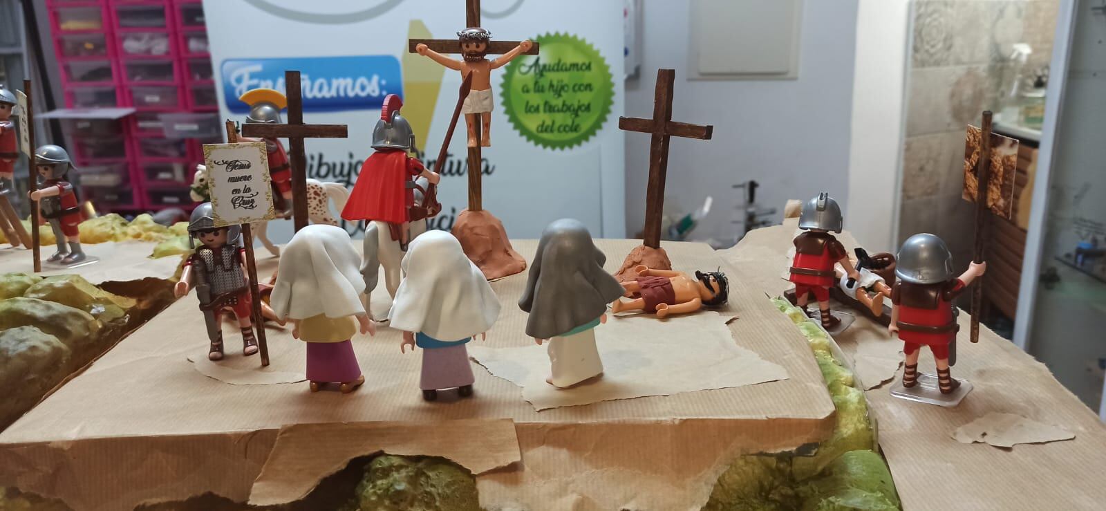 Calvario recreado con piezas de Playmobil