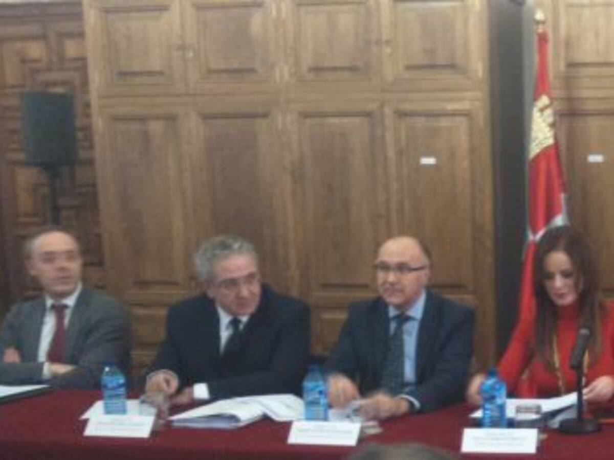 Miembros del parlamento autonómico escuchan las demandas de la provincia