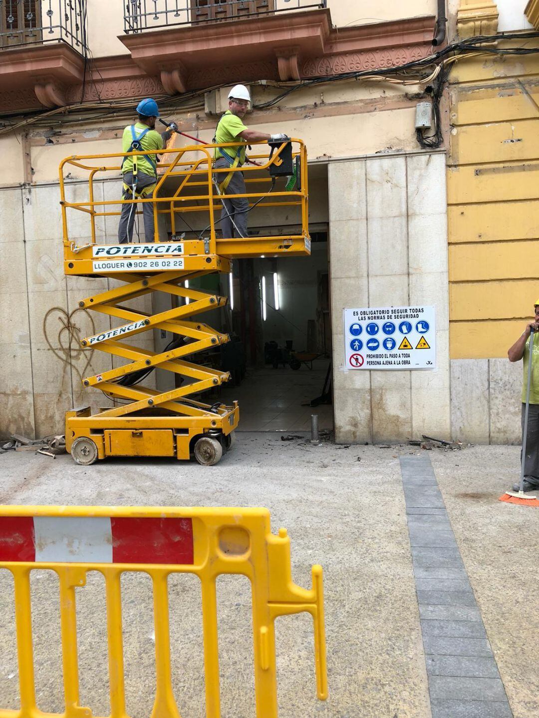 El sector servicios ha sido el más afectado por la destrucción de empleo