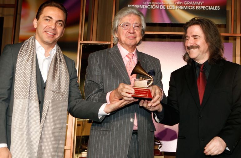 Manuel Alejandro durante los &#039;Premios Especiales de la Academia Latina de la Grabación 2011&#039;.