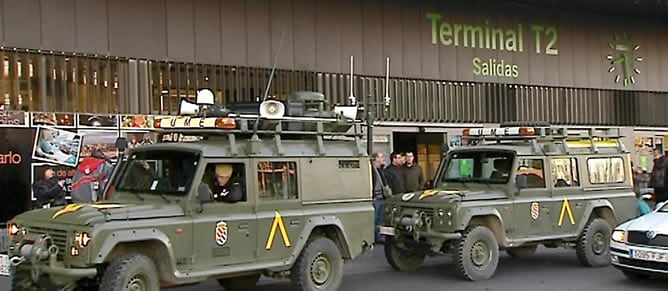 Vehículos de la Unidad Militar de Emergencias, en Barajas