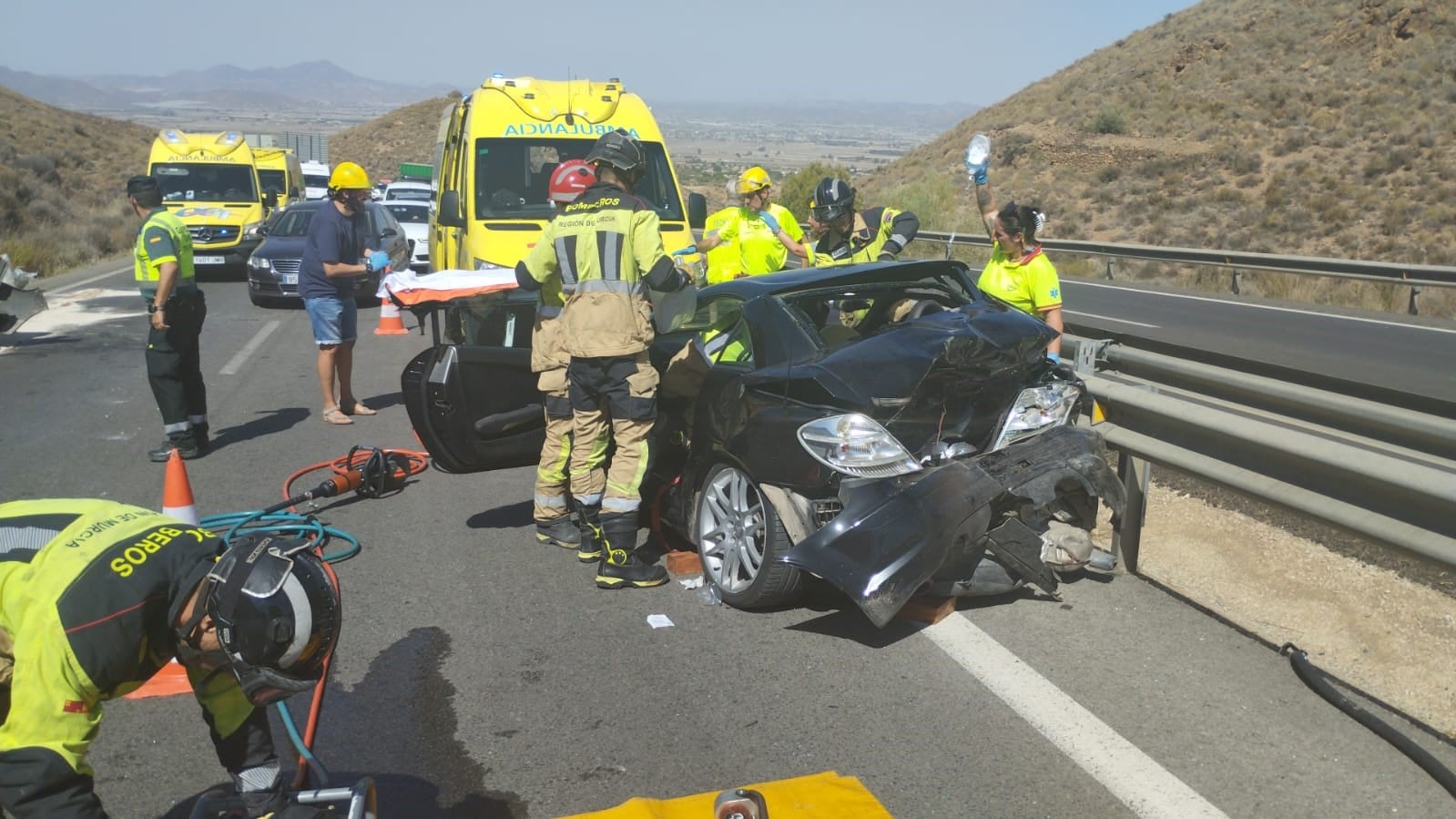 archivo - Servicios de emergencia han atendido y trasladado al hospital a 3 heridos en accidente de tráfico ocurrido esta mañana en la autovía Lorca-Águilas a su paso por Purias