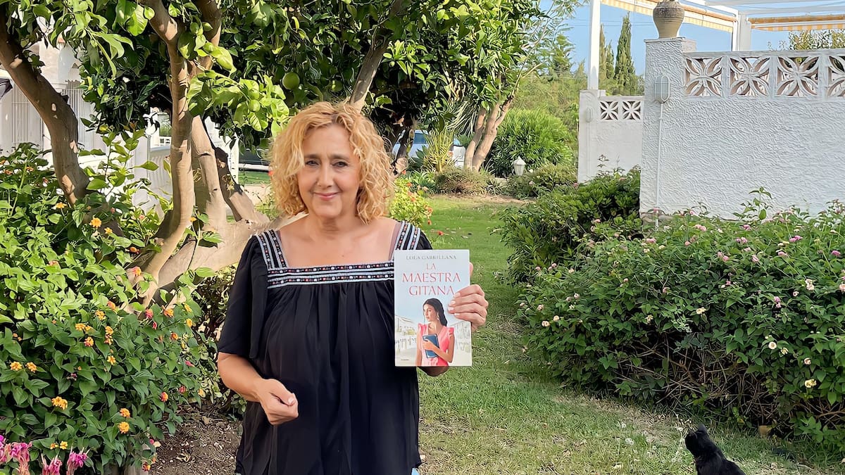 "Es una mirada diferente del pueblo gitano" Lola Cabrillana, autora