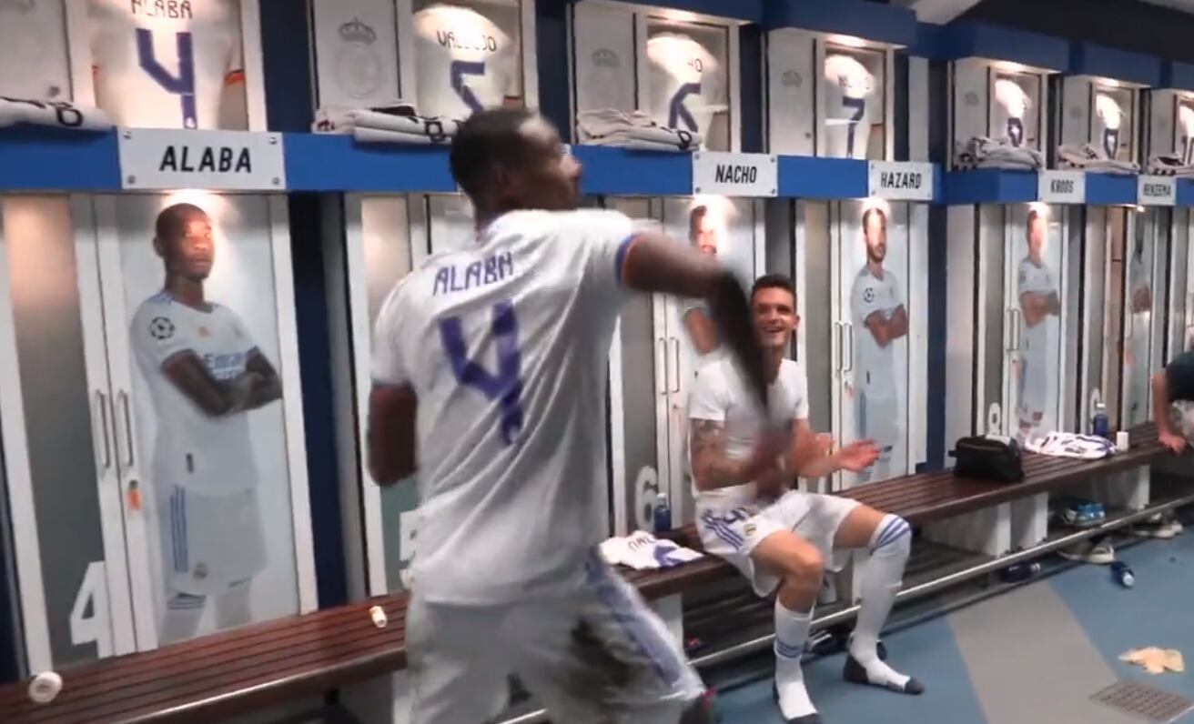 Alaba celebra la clasificación del Real Madrid