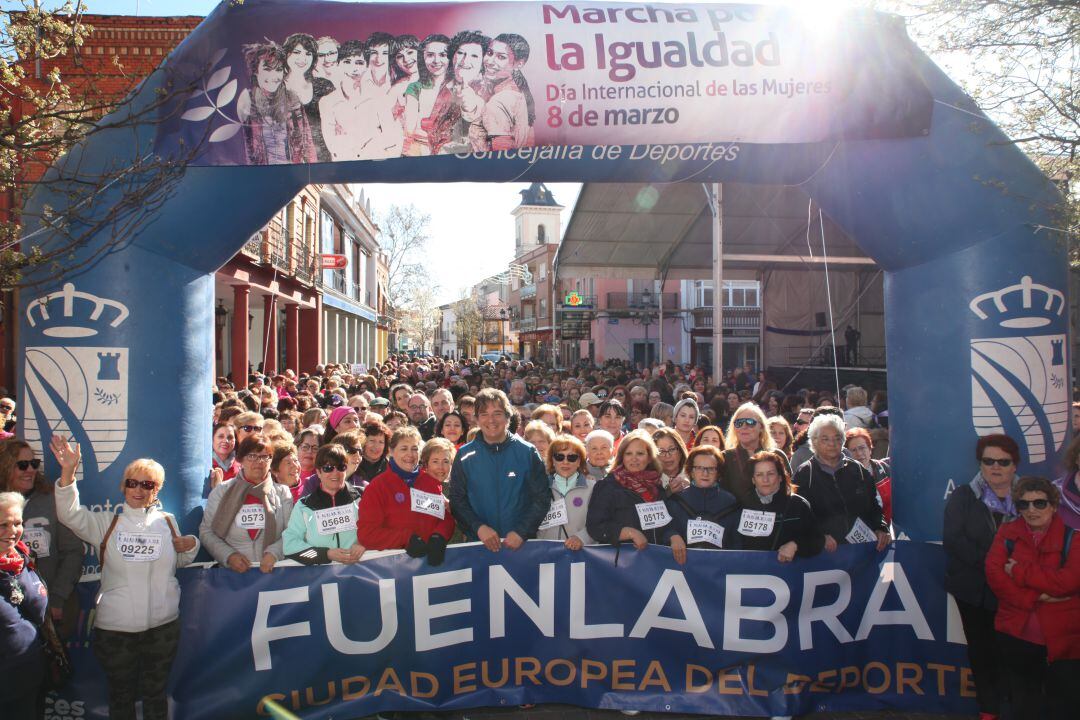 El alcalde ha acompañado a las manifestantes desde el inicio de la Marcha.