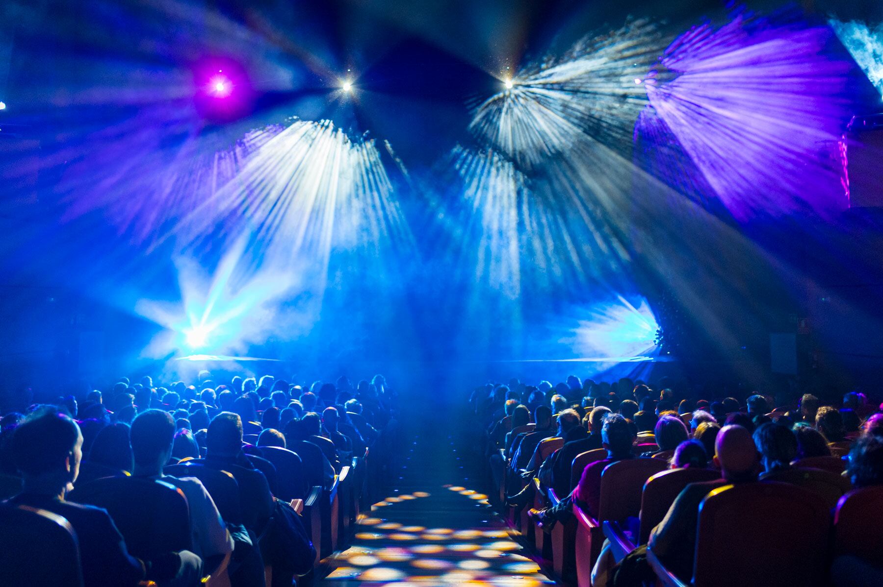 Las proyecciones y la iluminación fueron aspectos protagonistas en esta 'La Nit de Reis'