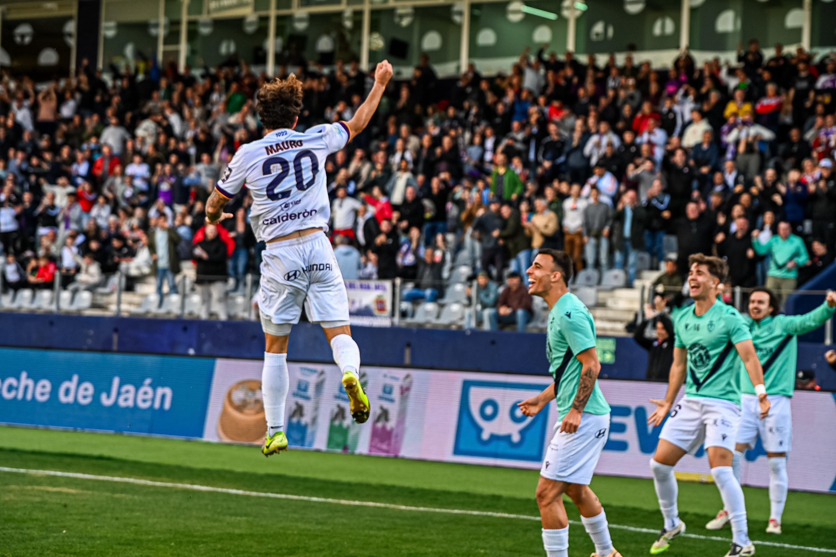 Mauro celebra el gol del Real Jaén ante La Unión Atlético.