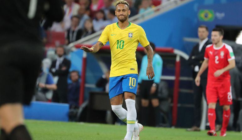 Neymar, en una jugada durante el partido frente a Serbia