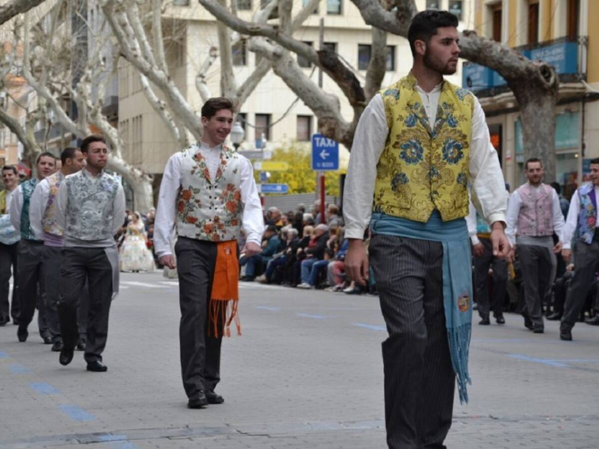 Los falleros de Dénia tendrán libertad para elegir su indumentaria