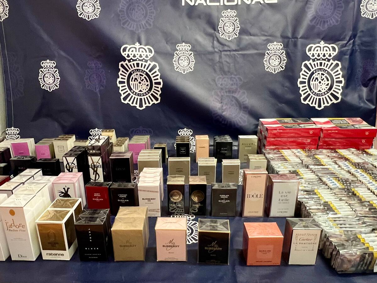 Dos detinguts per robar 117 perfums i 207 paquets de tabac a l'aeroport de Menorca
