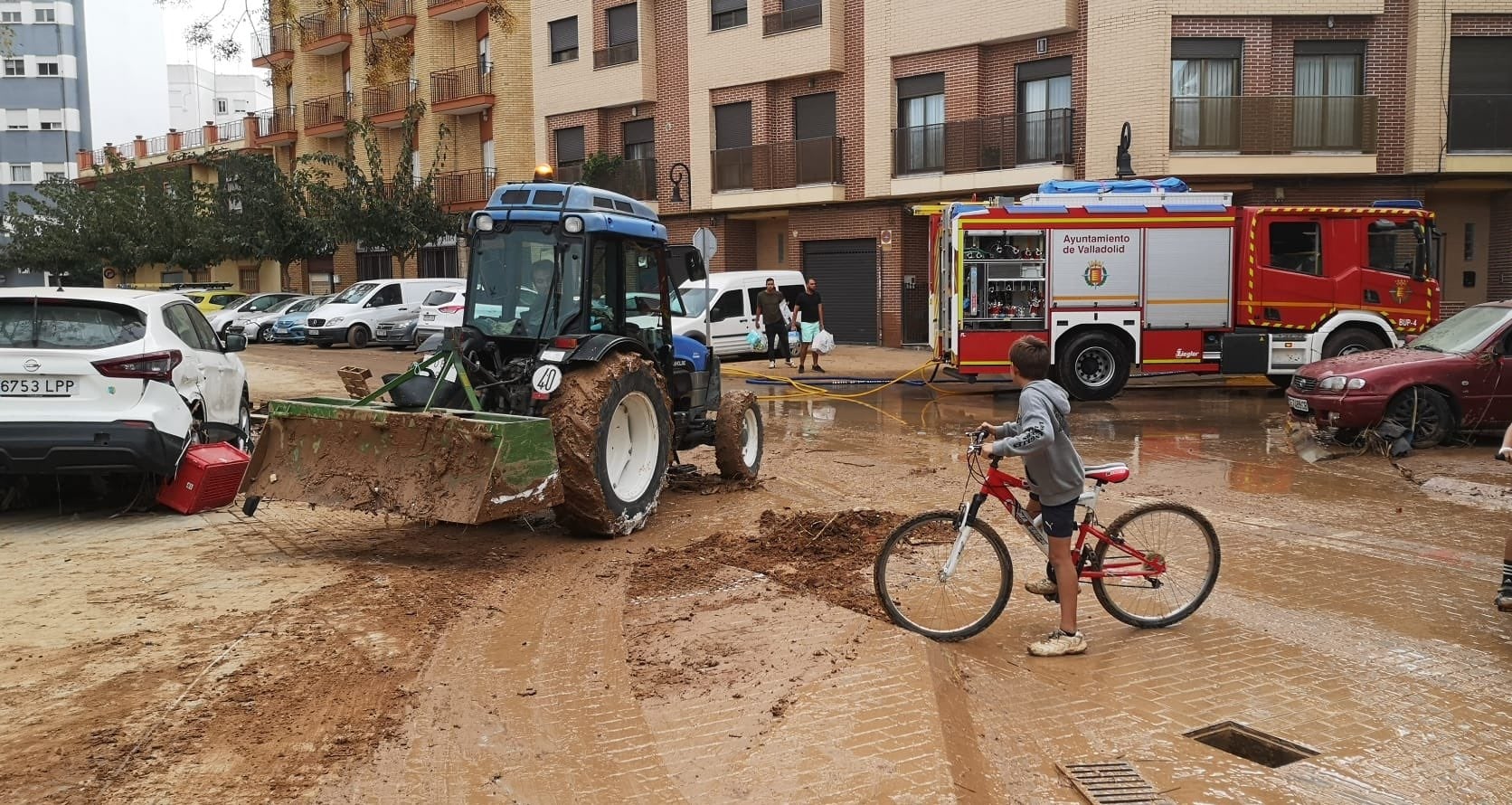 Camión de bomberos del Ayuntamiento de Valladolid trabajando en las localidades de Valencia afectadas por la DANA | Ayuntamiento de Valladolid