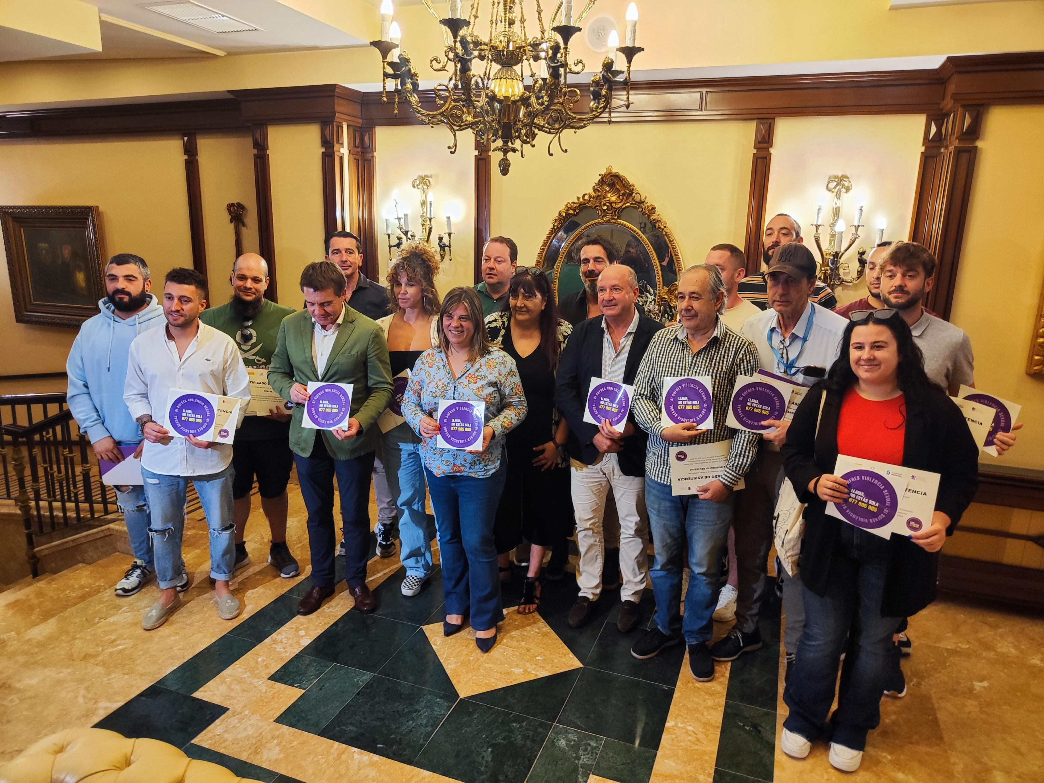 La vicepresidenta Llamedo junto a representantes del ocio nocturno, este miércoles en Gijón.