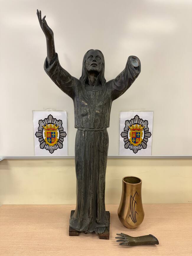 Imagen completa de la talla del Cristo sustraído