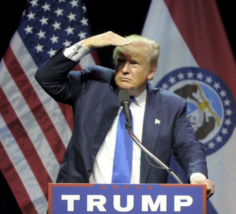 U.S. Republican presidential candidate Donald Trump looks at protesters during a campaign rally at the downtown Midland Theater in Kansas City, Missouri, March 12, 2016. REUTERS Dave Kaup