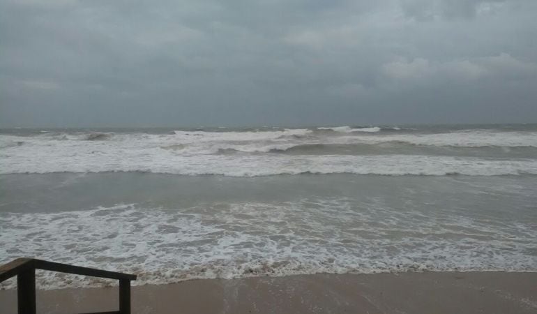 Imagen de la costa alicantina durante el temporal