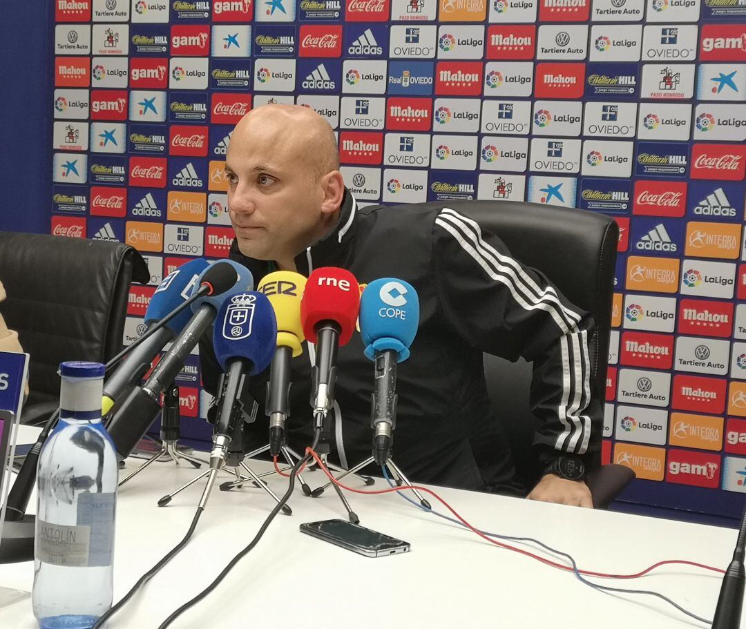 Rozada durante la rueda de prensa en el Carlos Tartiere