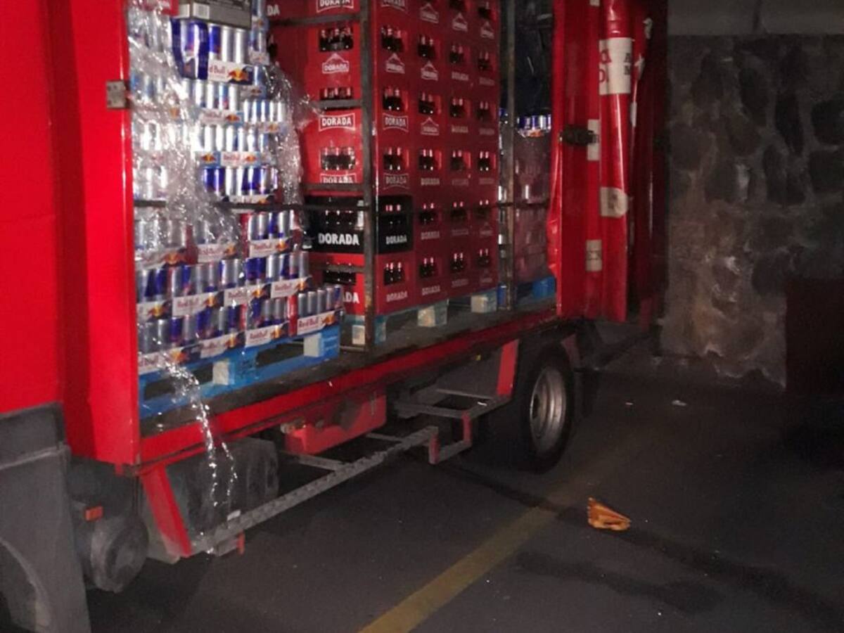 Detenida al ser sorprendida robando bebidas de un camión de reparto