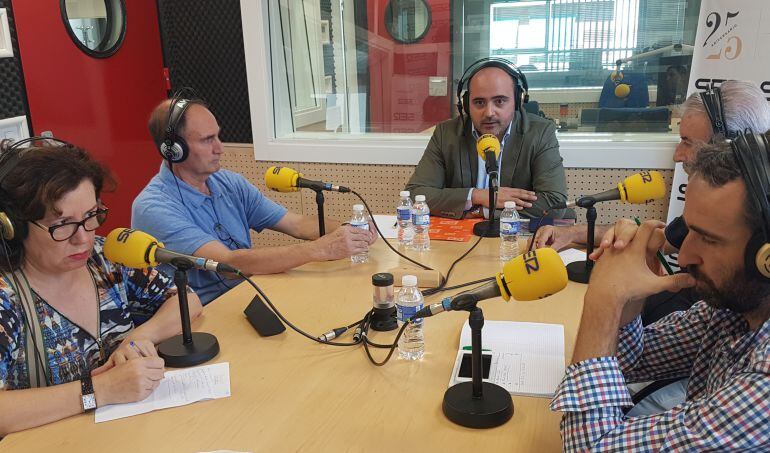 Fernández Bravo junto a los tertulianos Laura Espinar, Diego Murillo, Diego Peris y Rafael Romero