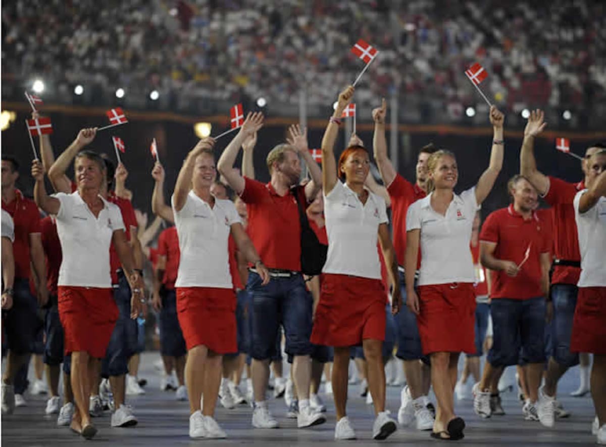 La delegación de Dinamarca durante la celebración de la ceremonia de apertura de los Juegos