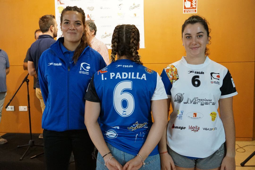 Las camisetas recogen el escudo del Museo del Calzado y la ciudad de Elda en la parte posterior de la camiseta