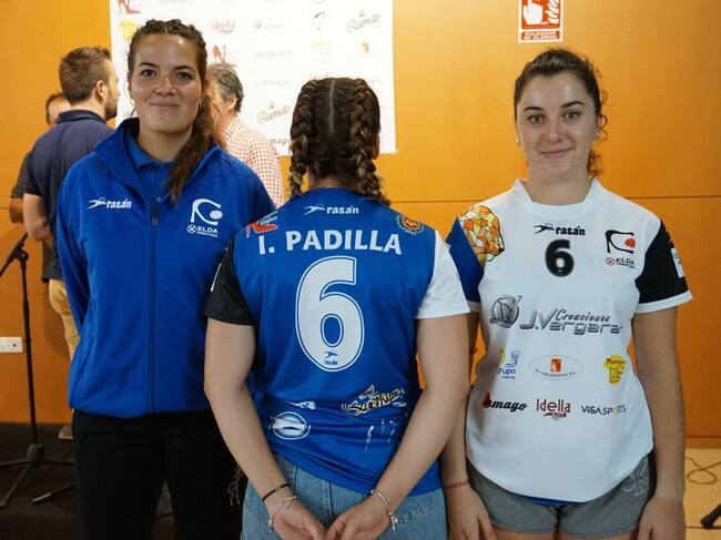 Las camisetas recogen el escudo del Museo del Calzado y la ciudad de Elda en la parte posterior de la camiseta