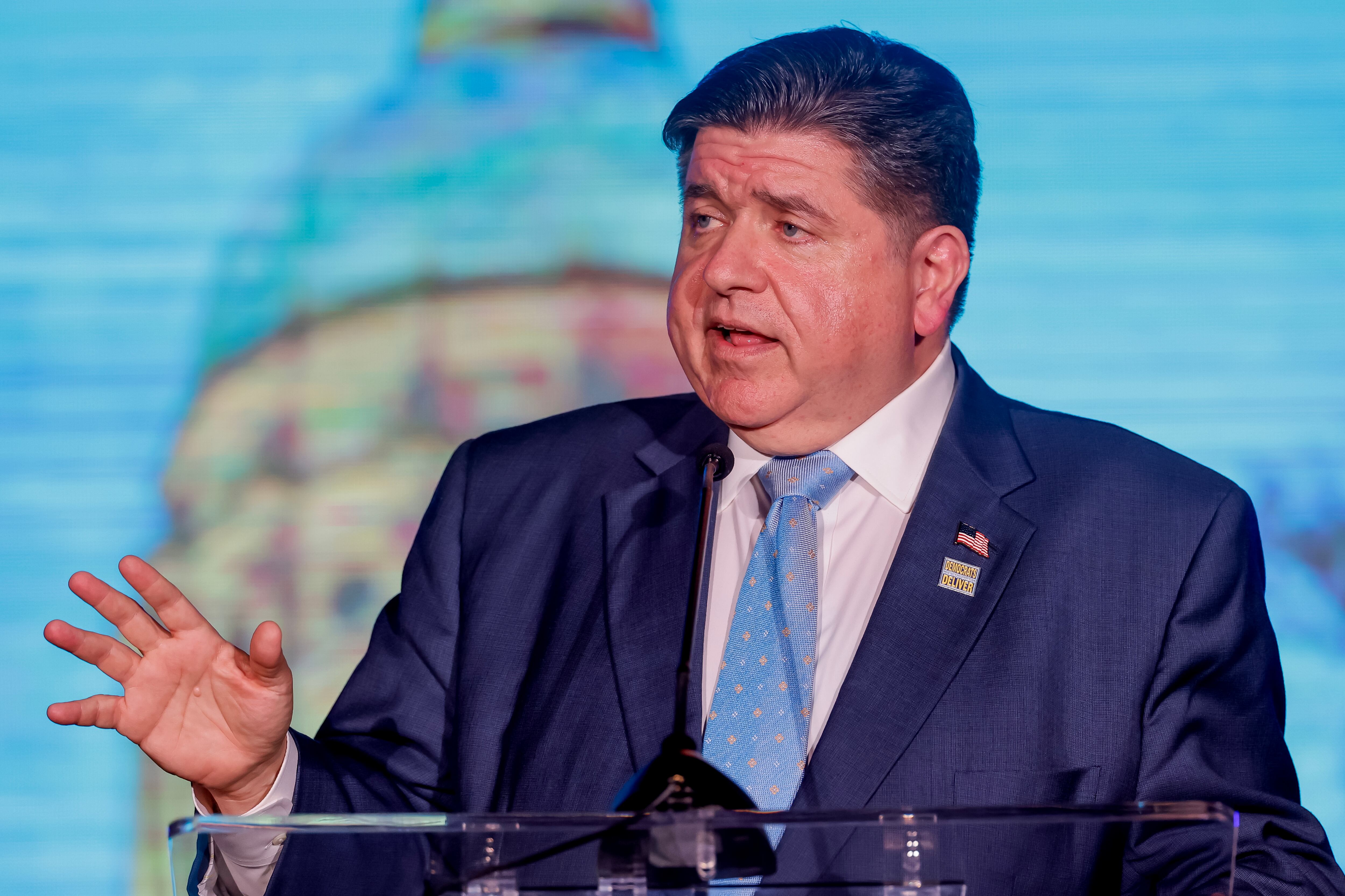 El gobernador de illinois, JB Pritzker