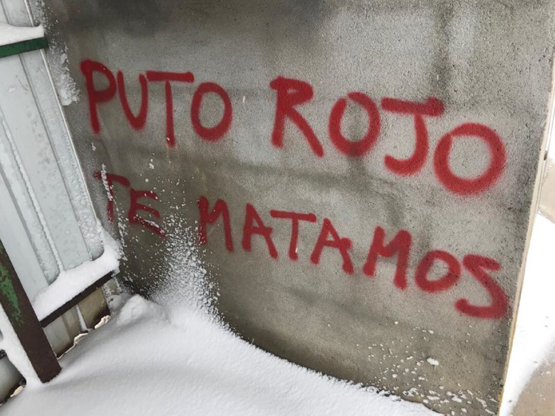 Pintada amenazante en la báscula de Cantalejo