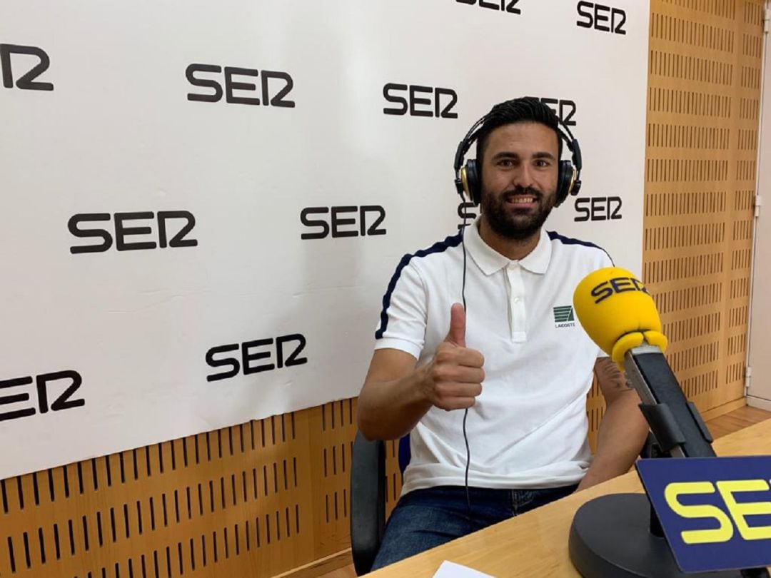 Juande Gambín en los estudios de la Cadena SER