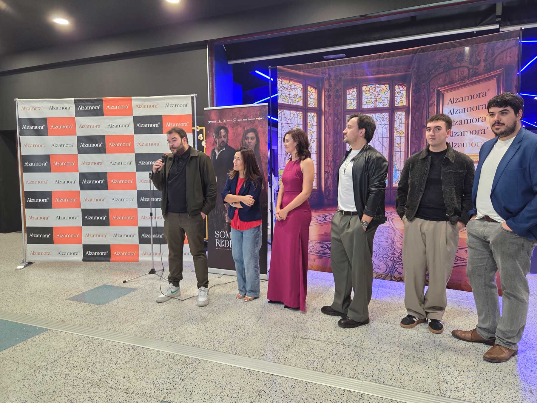 El director y guionista del cortometraje, Arnau Cortés, se dirige a los asistentes