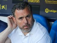 CÁDIZ, 25/04/2023.- El entrenador del Cádiz, Sergio González, durante el partido de Liga que enfrenta al Cádiz CF y al Club Atlético Osasuna este martes en el estadio Nuevo Mirandilla. EFE/Román Ríos