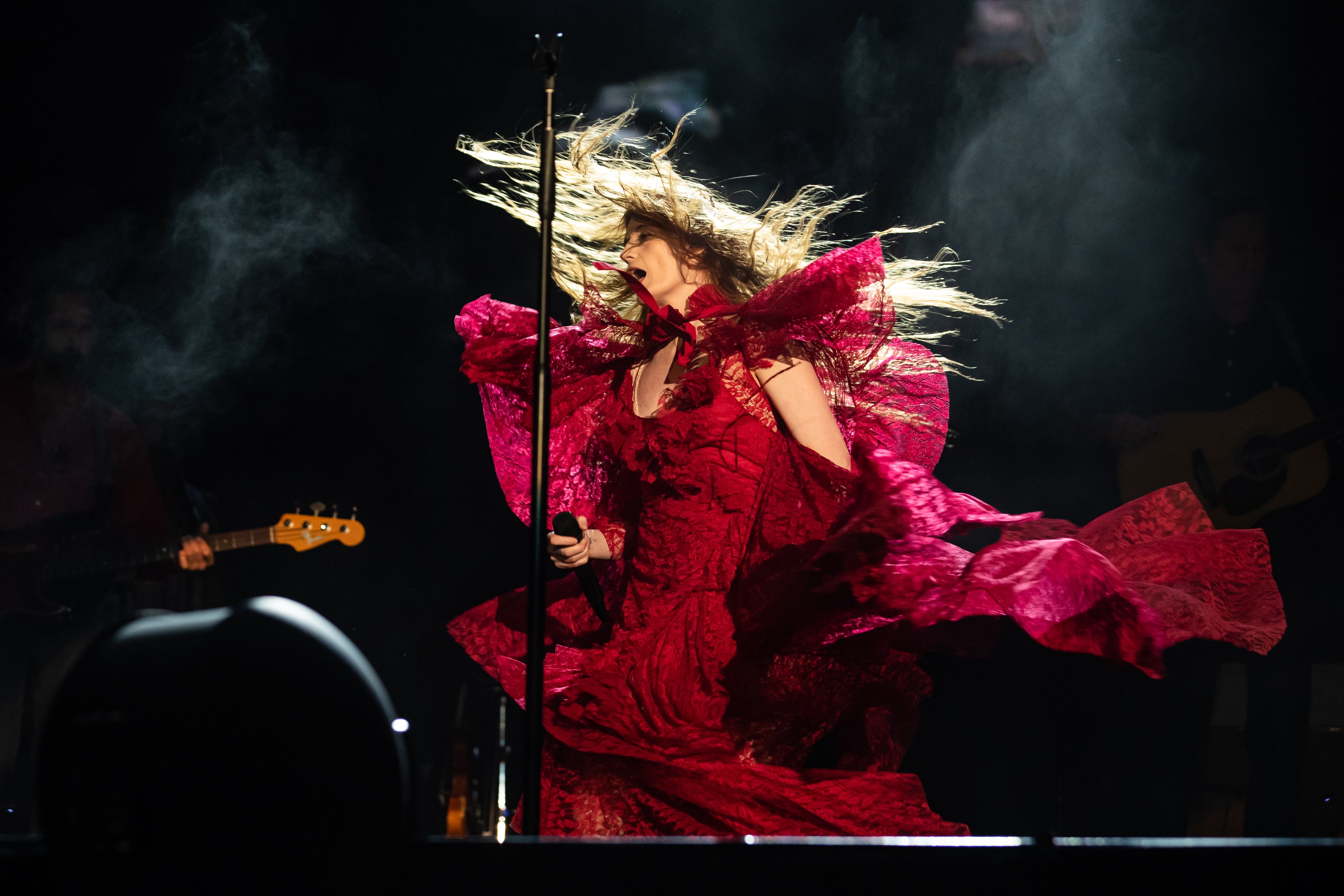 Lisbon (Portugal), 07/07/2022.- British singer Florence Welch of the band Florence and the Machine performs, during the Nos Alive Festival in Oeiras, outskirts of Lisbon, Portugal, 07 July 2022. The festival runs until 09 July. (Florencia, Lisboa) EFE/EPA/JOSE SENA GOULAO
