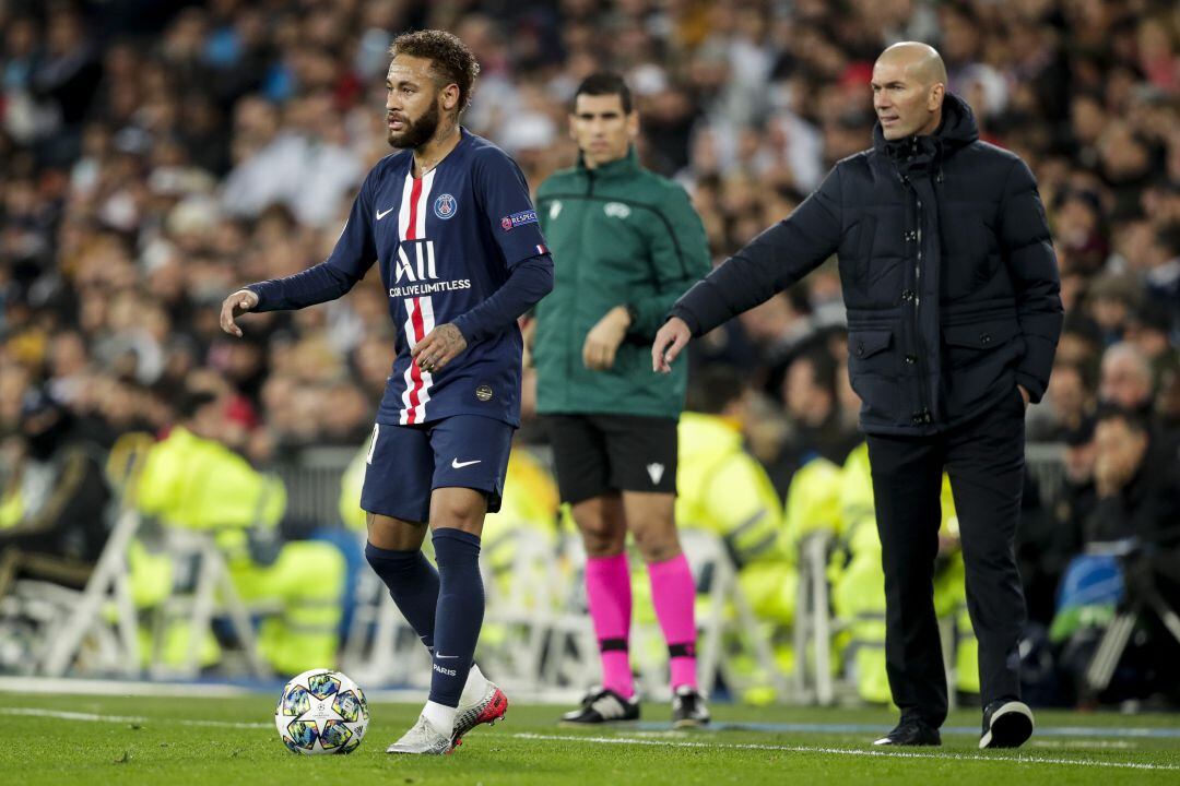 Zidane dirige un partido del Real Madrid ante el PSG