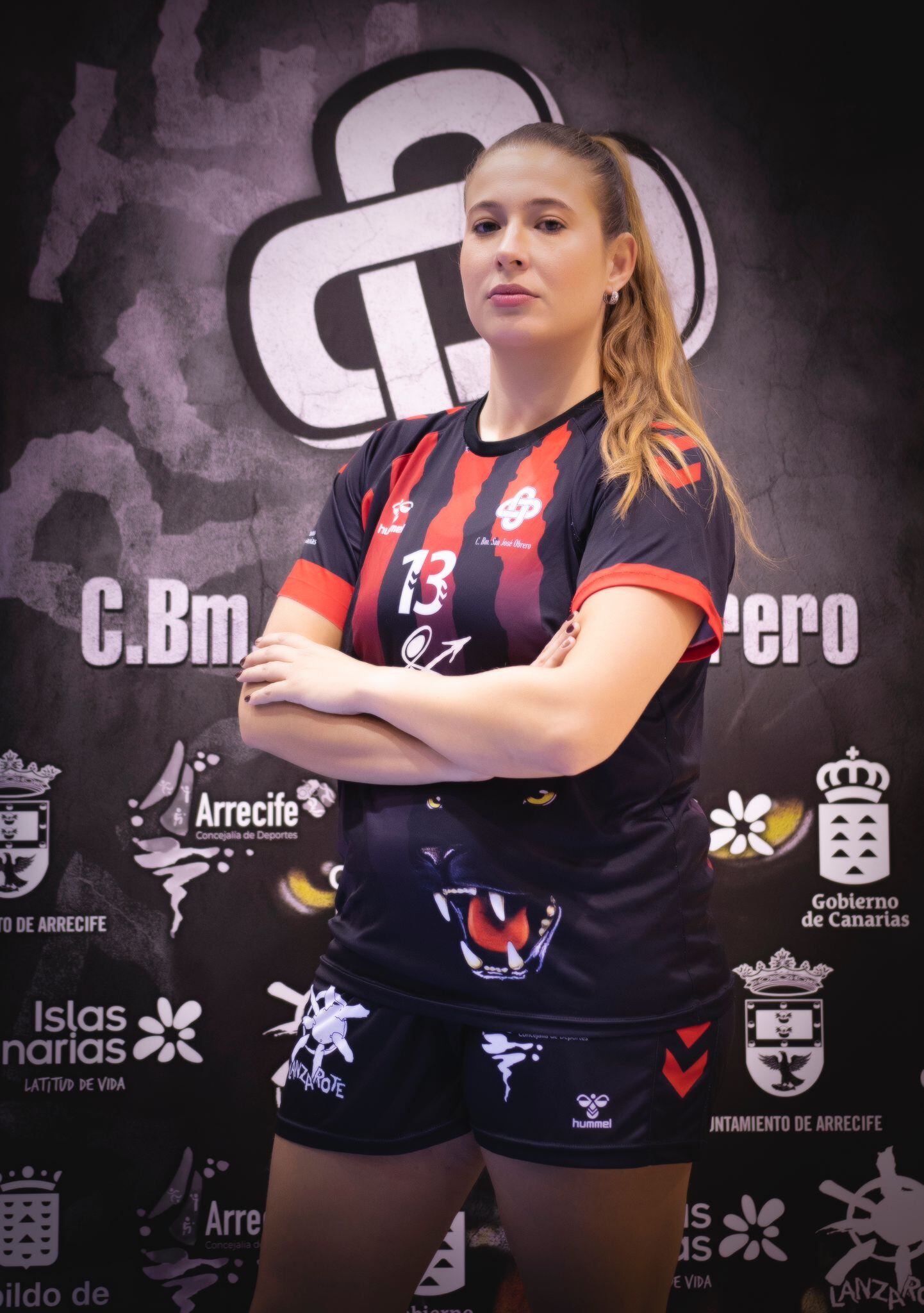 Leticia Cobo con la camiseta del CICAR Lanzarote Ciudad de Arrecife.