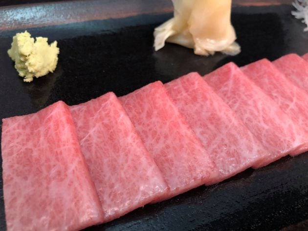 Corte especial de la ventresca para sashimi