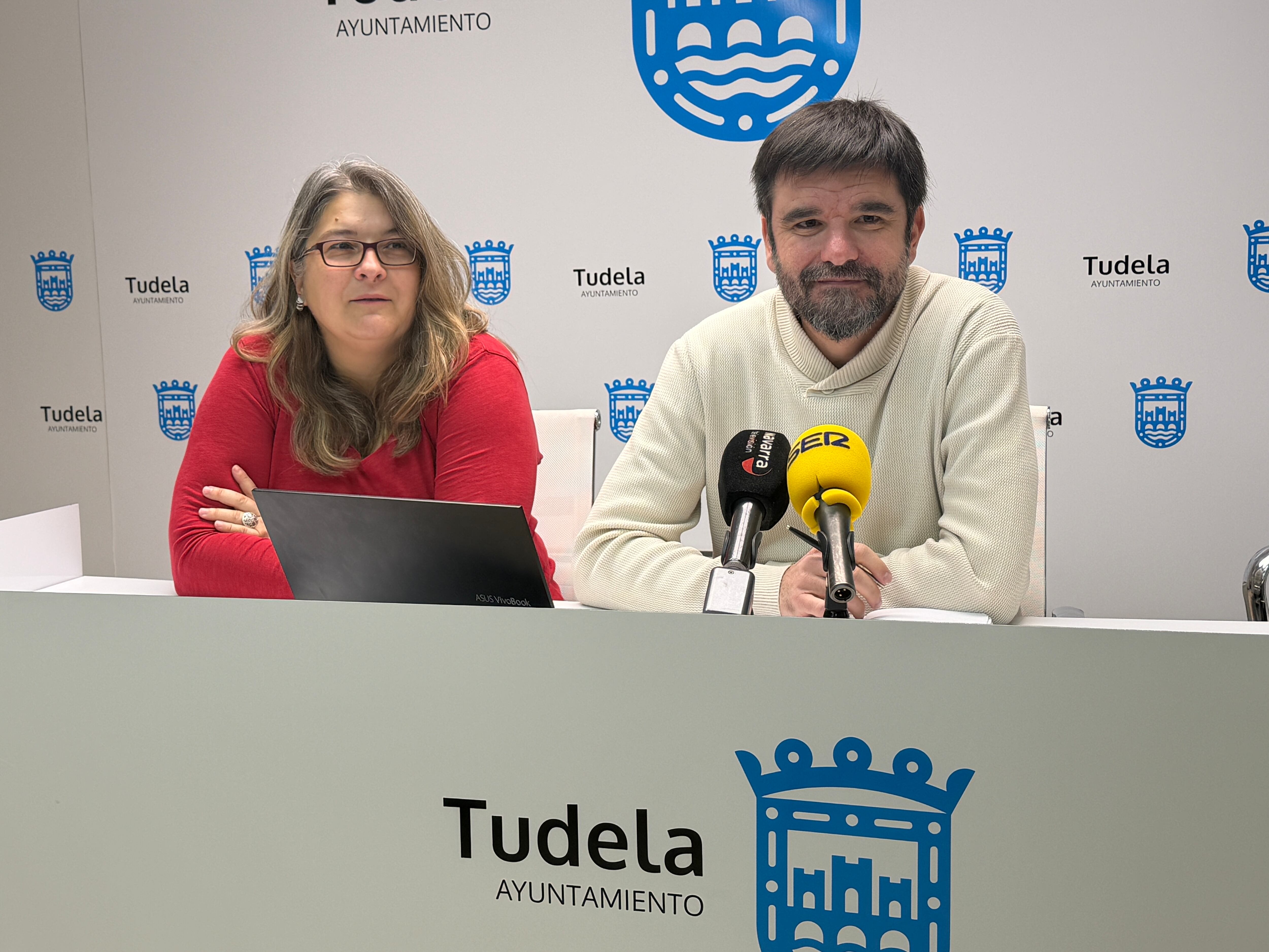 Olga Risueño y Eneko Larrarte, portavoces de Contigo Tudela