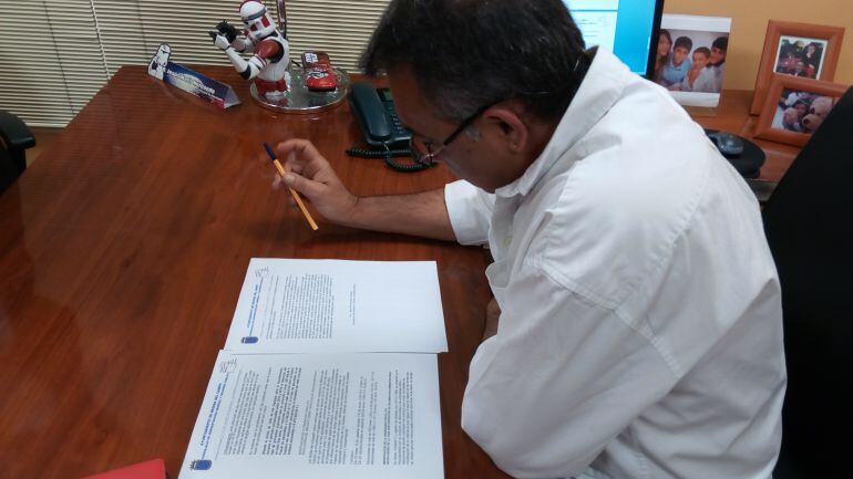 El concejal de hacienda, Jesús Hernando, va cerrando los presupuestos de 2018