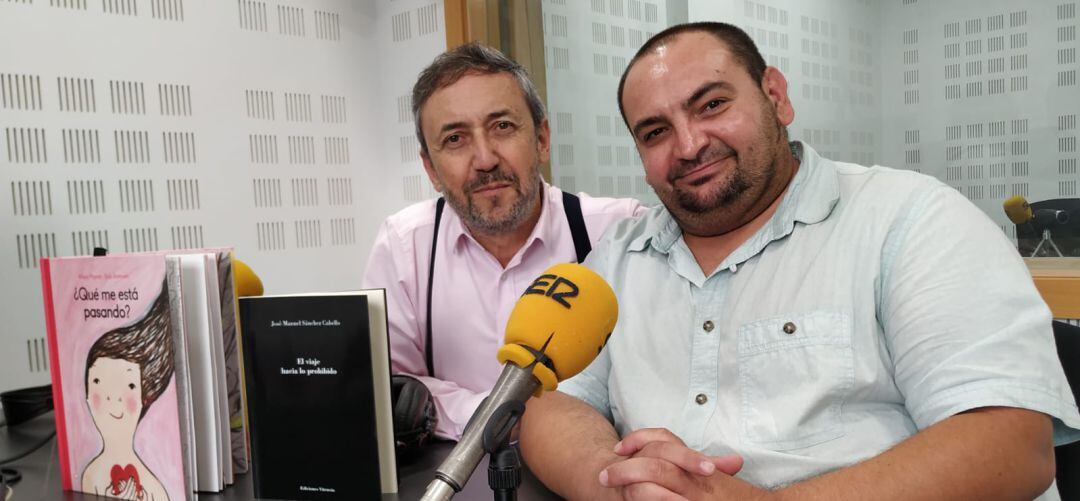 Chema Contreras en el Rincón Literario de SER Madrid Sur con el autor invitado, José Manuel Sánchez Cabello.