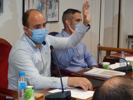 Vicente Holgueras y Sergio Chagartegui, concejales de Vox, mostraron sus discrepancias en materia de convenios