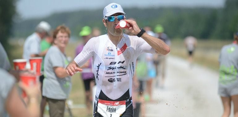 Eneko Llanos en pleno esfuerzo en la carrera a pie del Ironman de Hawai en 2014