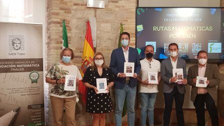 El diputado de Promoción y Turismo, Francisco Javier Lozano (centro), acompañados de promotores y organizadores de la ruta.