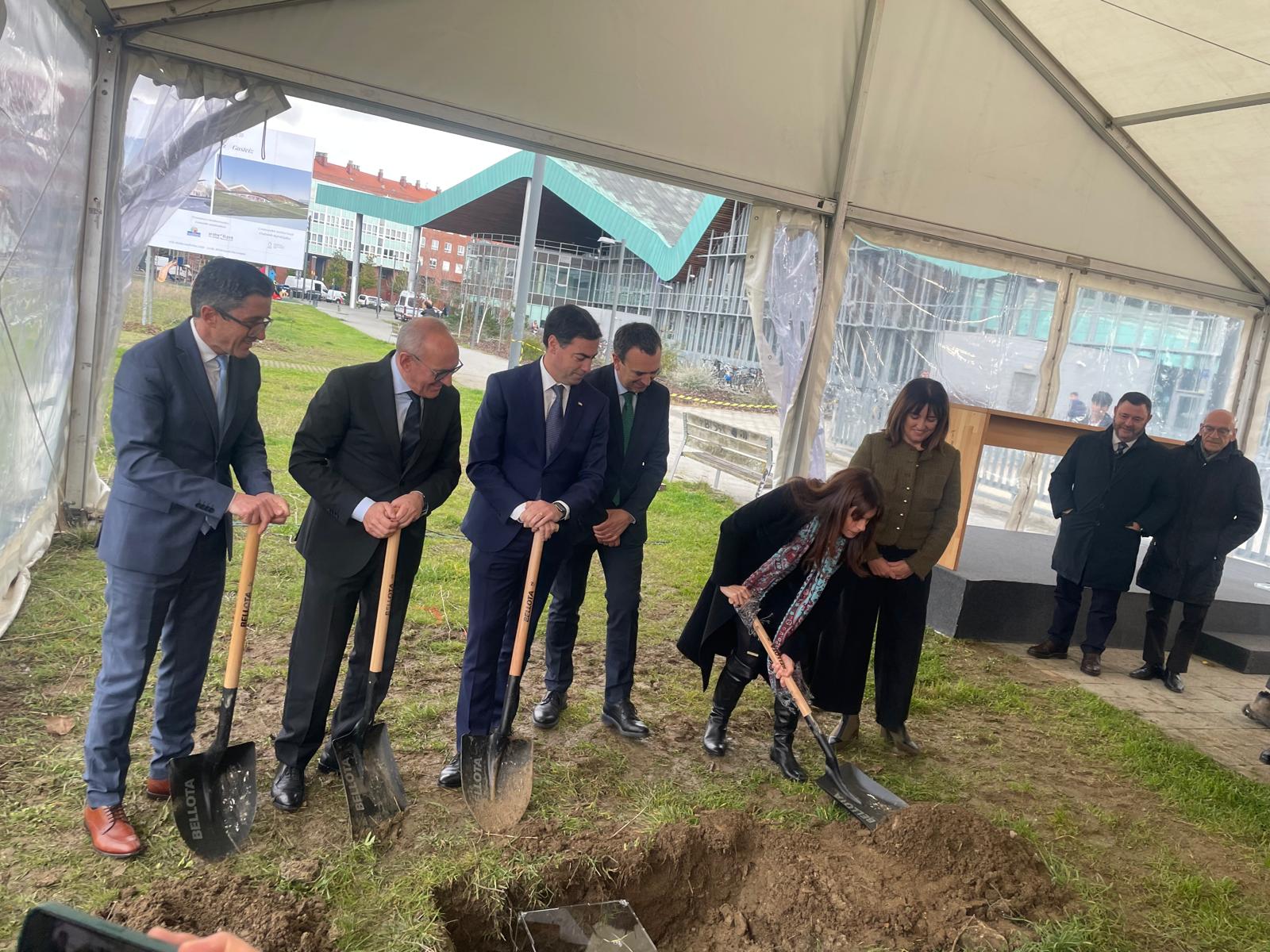 Inauguración obras edificio EDA Drinks en Lakua