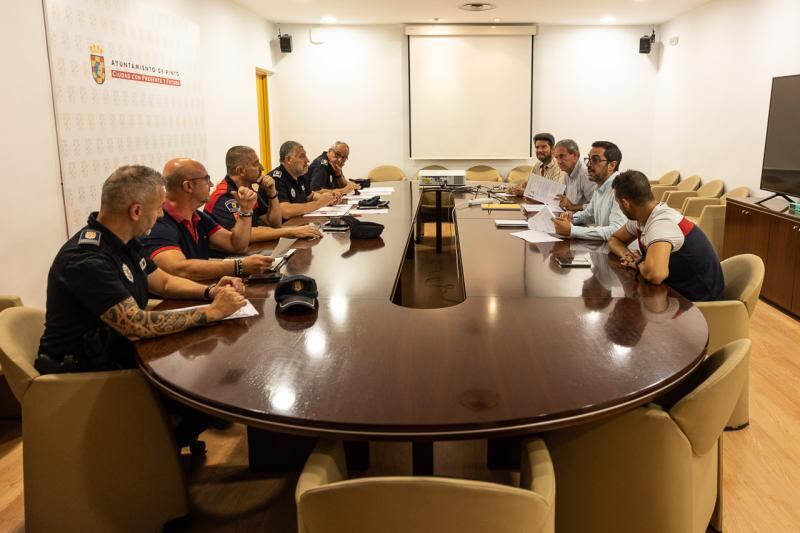 La reunión para establecer el dispositivo de seguridad para las fiestas de Pinto