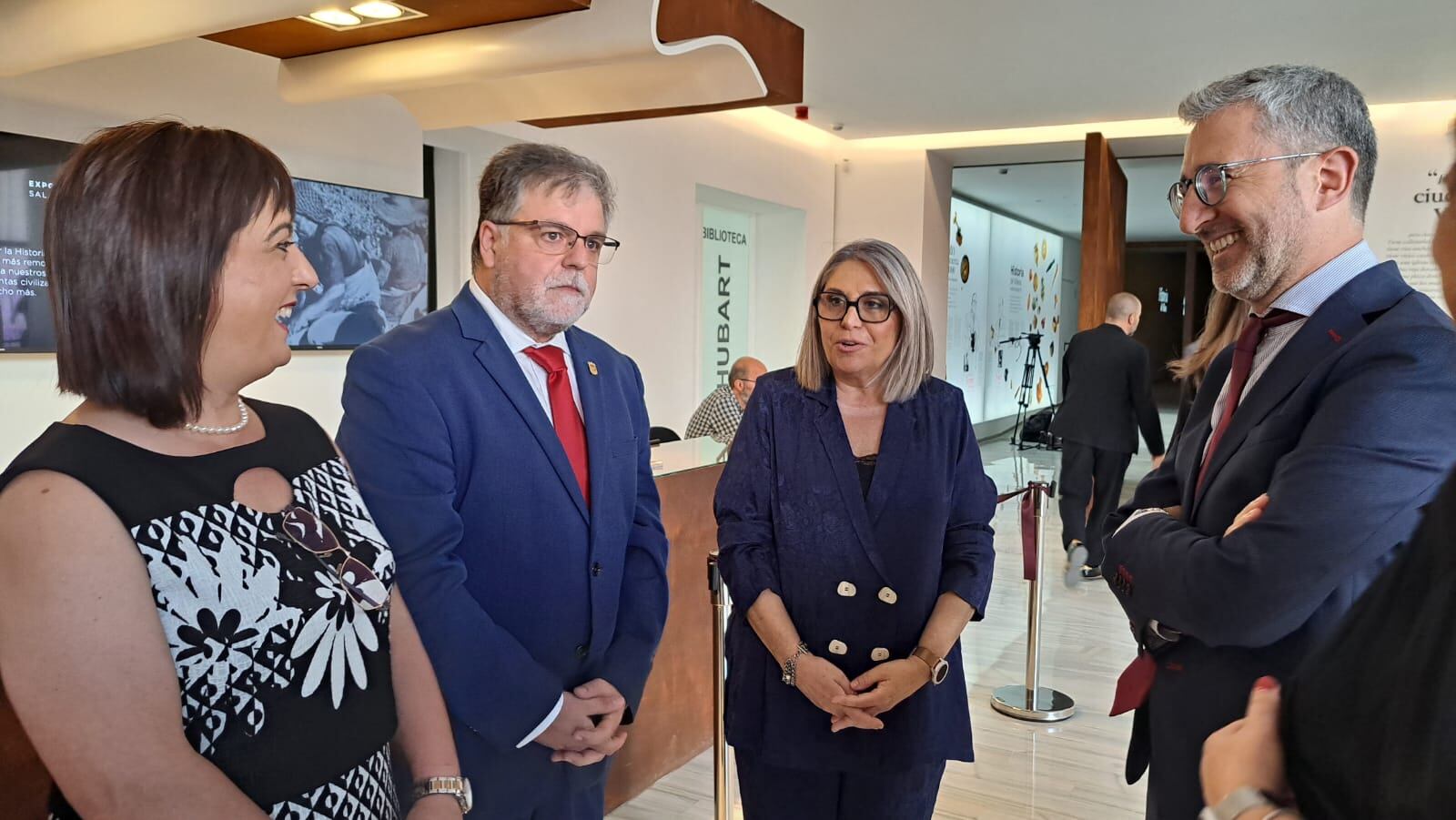 Alcalde, concejala de cultura, Directora del Museo y Director de Política Territorial