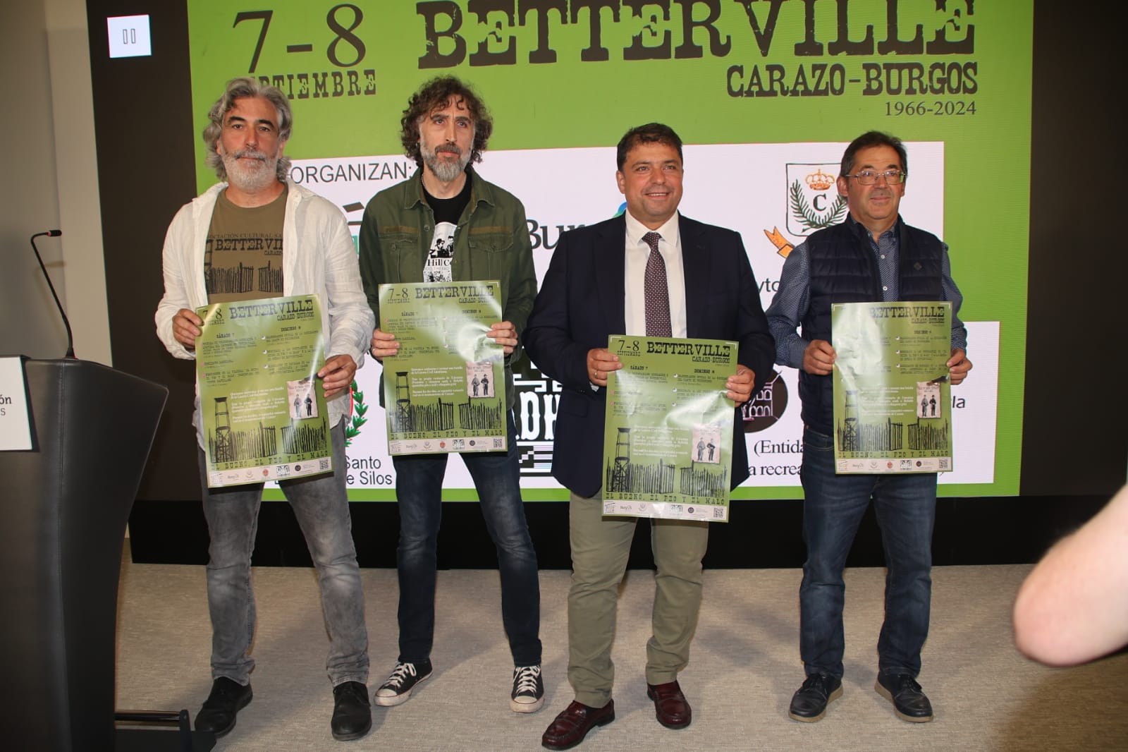 De izquierda a derecha, Sergio García (Burgos Film Commission), David Alba (Asociación Sad Hill), Carlos Gallo (presidente de Sodebur) y Jesús María Pinilla (alcalde de Carazo). / Foto: Radio Castilla