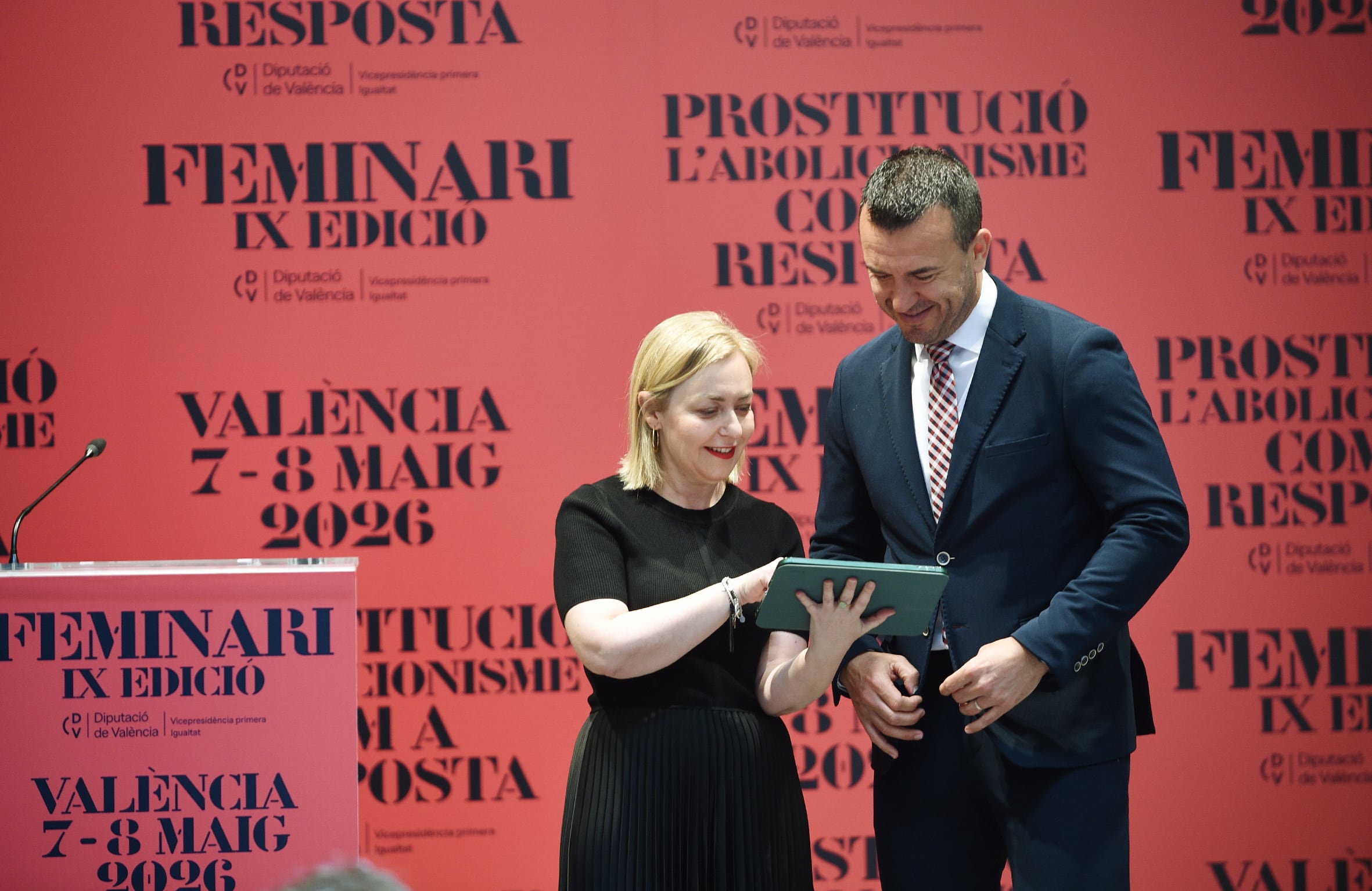 Natalia Enguix y Vicente Mompó en la presentación de Feminari de la Diputación de Valencia