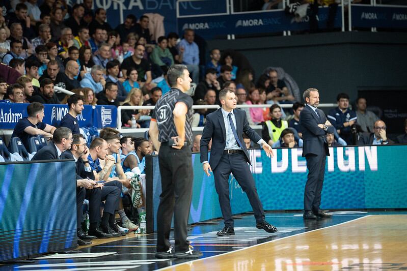 La banqueta del Morabanc, en el partit contra el Bàsquet Girona