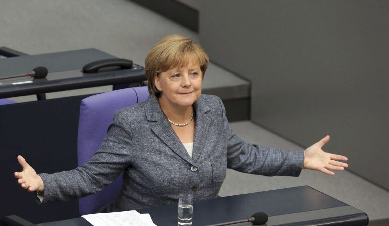 La canciller alemana, Angela Merkel, participa en el debate y votación del tercer rescate a Grecia en el Bundestag (cámara baja) alemán.