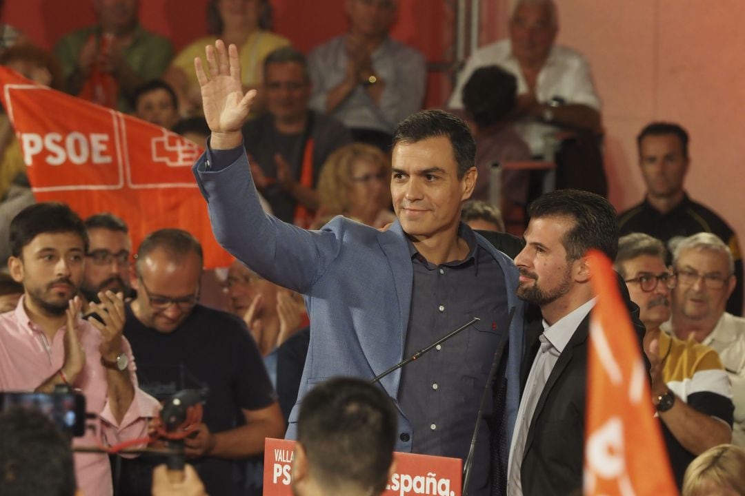 Imagen de archivo. Pedro Sánchez y Luis Tudanca en un acto electoral 