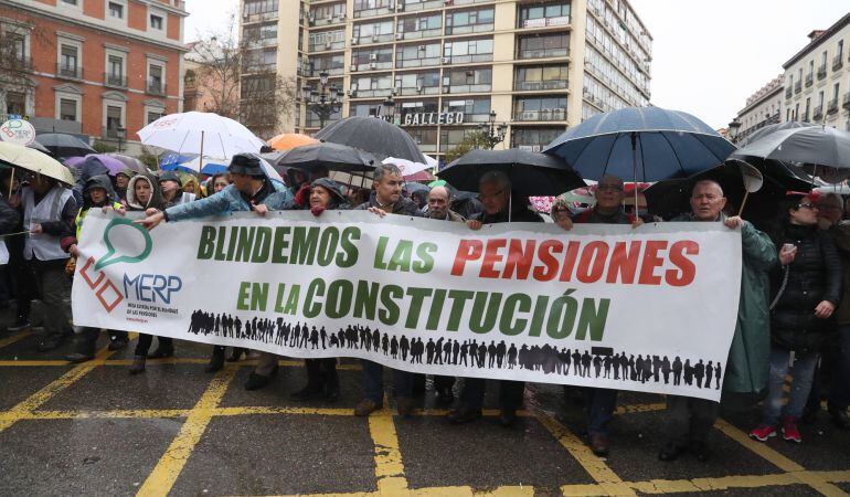 Cabecera de la manifestación en defensa de unas pensiones dignas convocada por la Mesa Estatal por el Blindaje de las Pensiones (MERP)