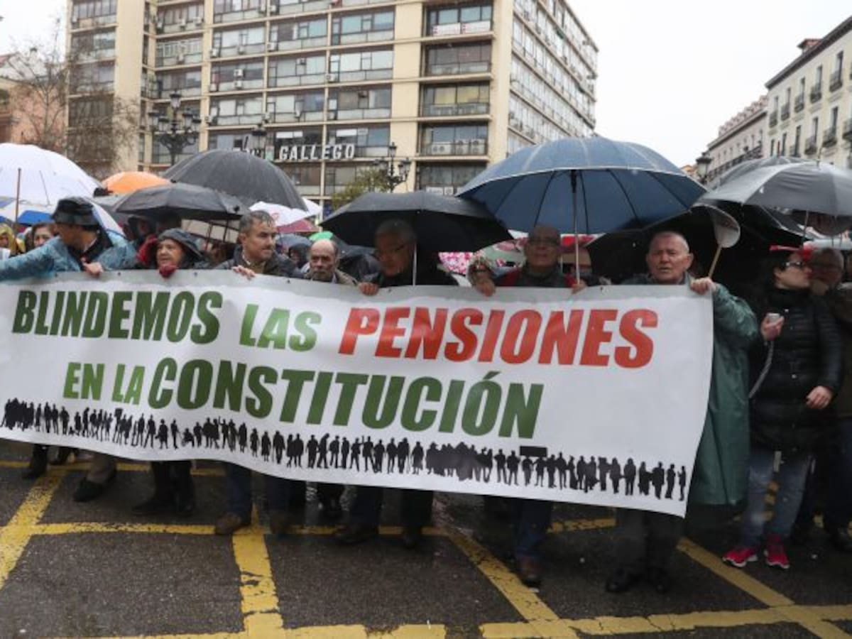 Recogida de firmas en Alcobendas y San Sebastián de los Reyes para blindar las pensiones en la Constitución